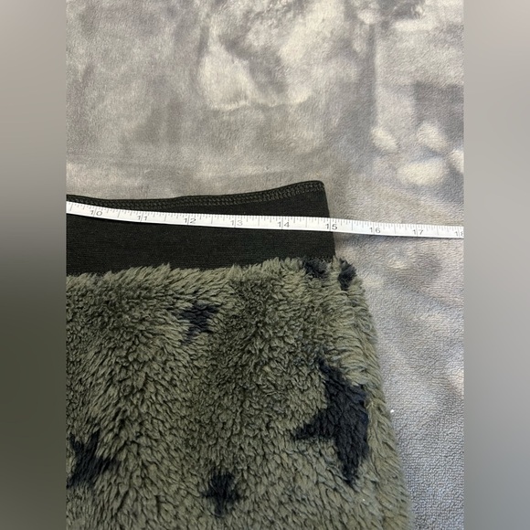 PJ Salvage Pajama Shorts Fuzzy Fleece Lounge Star Print in Olive, size S, NWT! - Picture 8 of 9